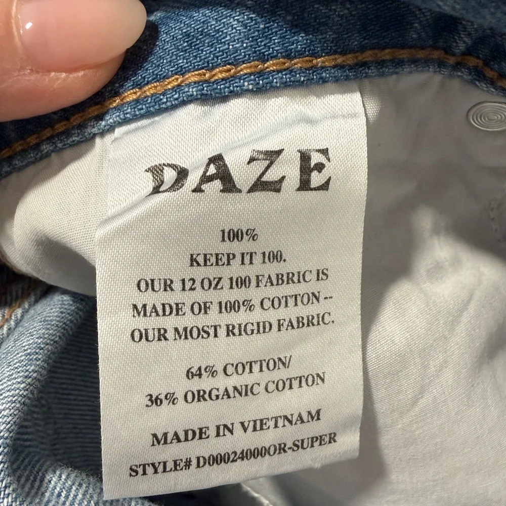 DAZE Denim Troublemaker High Rise Distressed Jean Shorts Size - 26 NWT - Picture 8 of 8